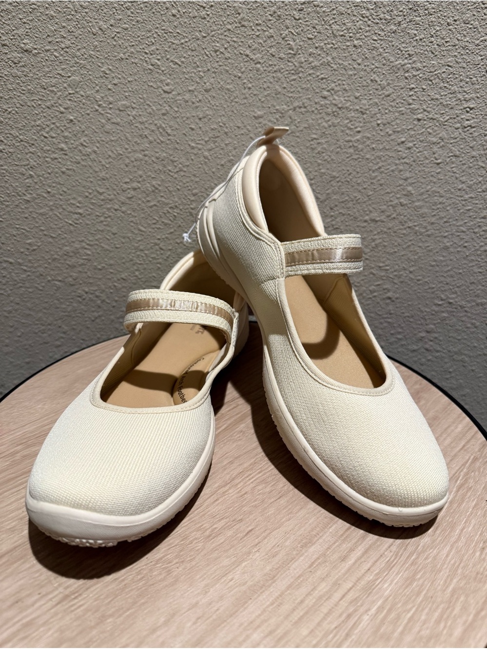 J Sport Jambu NWT Women’s Cream Melody Mary Jane Shoe Size 9